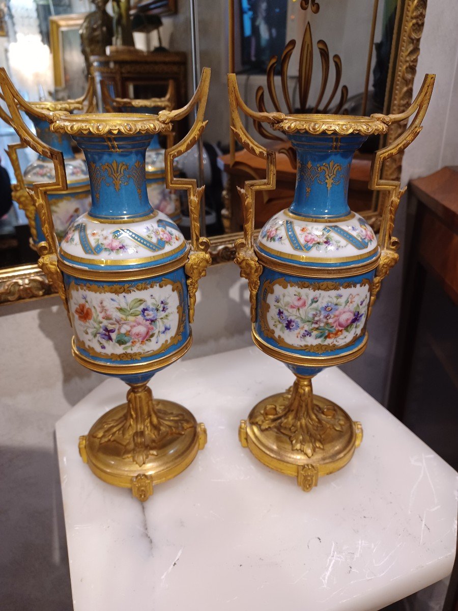 Proantic Paire De Vases En Porcelaine Et Bronze Dor