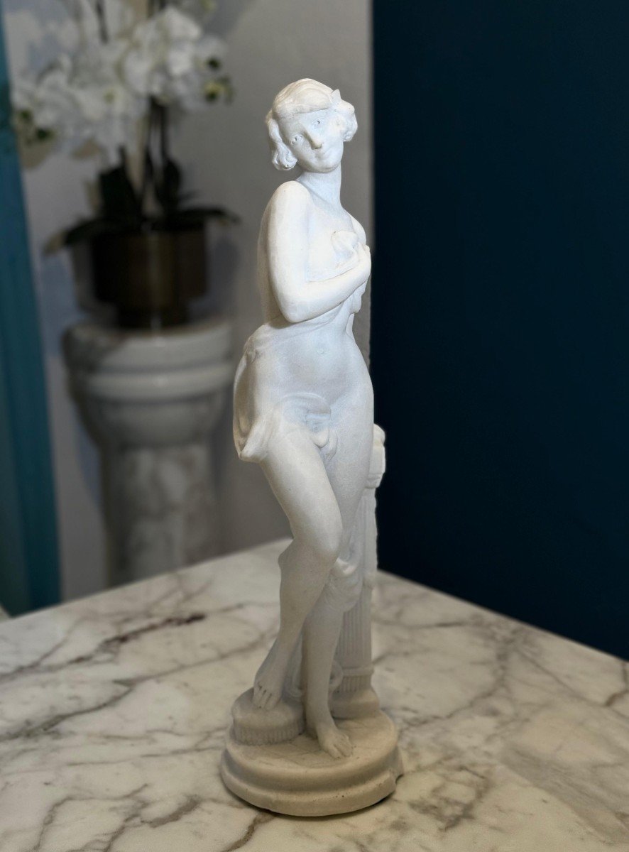 Proantic Statue Depicting A Girl Naked In White Carrara Marble