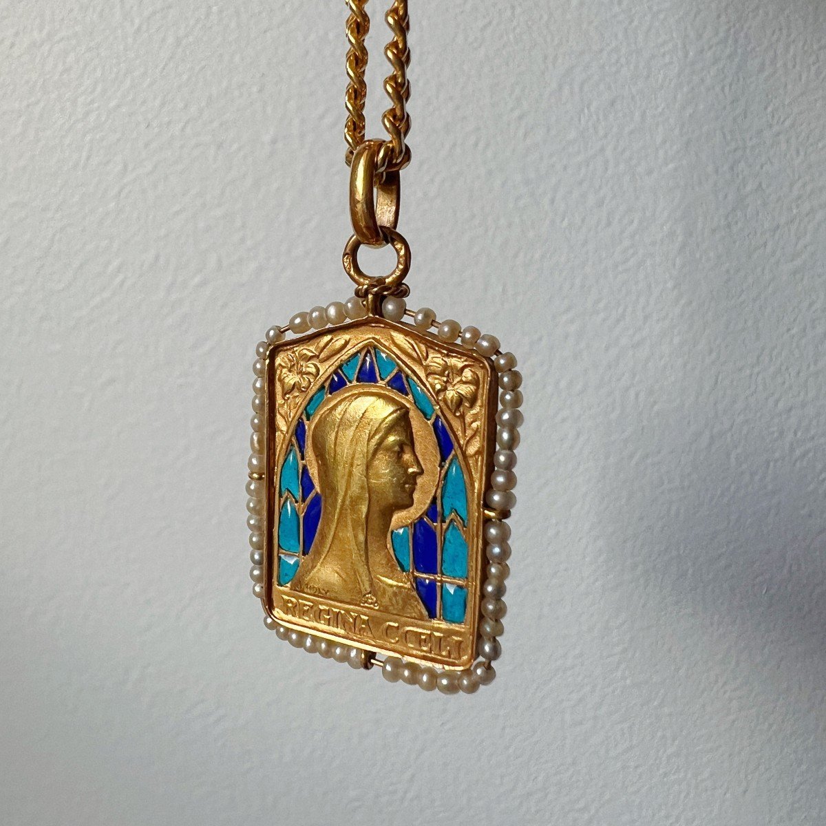 Proantic Médaille Ancienne Vierge En Or 18k émaille Plique à Jour