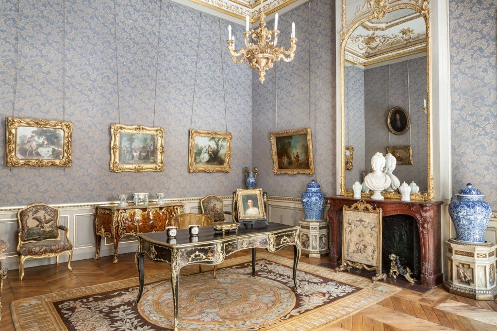 The study in the Jacquemart-André mansion. With 18th-century paintings and furniture, mostly Louis-XV period.