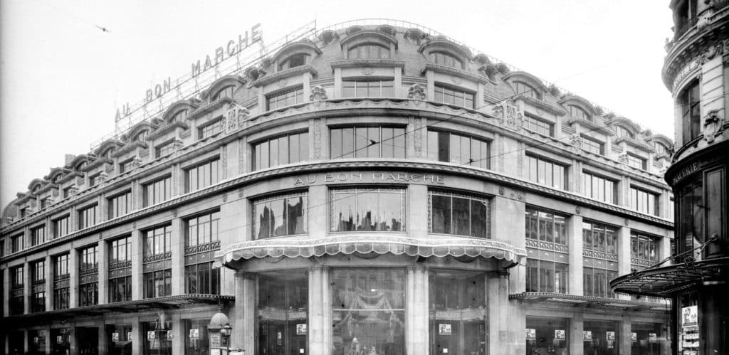 Au Bon Marché 38 rue de Sèvres, the new Art Deco building opened in 1923. By the architect Louis-Hippolyte Boileau.