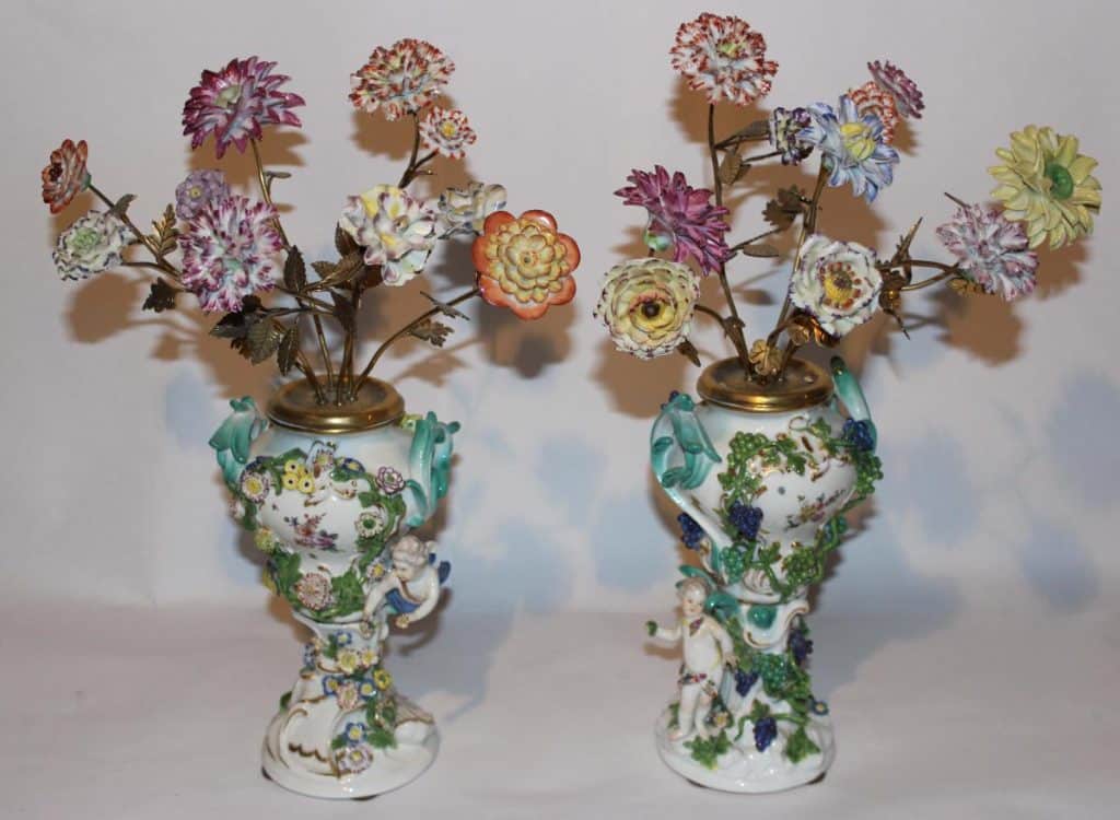 A pair of Meissen porcelain vases with porcelain flowers from the 18th century (Louis XV period).