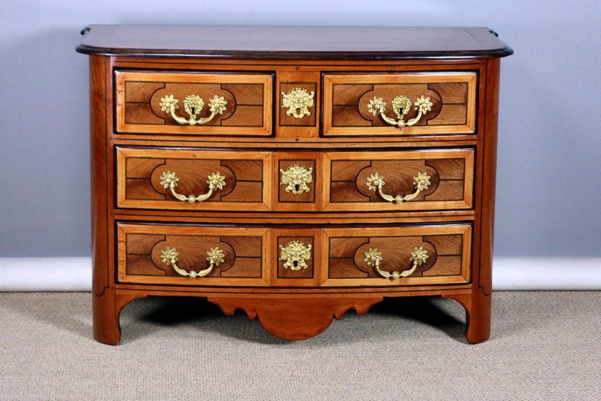 18th century Italian mahogany chest of drawers, with three drawers and  floral marquetry inlay, 138cm