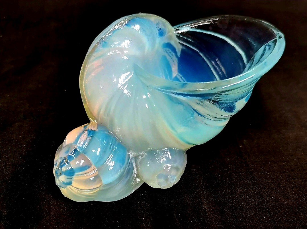 Proantic Opalescent Glass Shell Sabino Model Snail Bullot Seafood