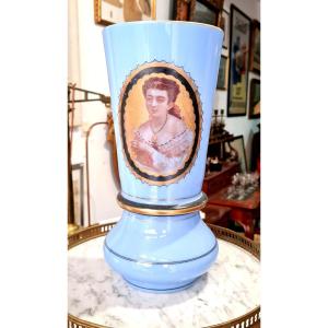 Important Vase Opaline et or  Cristallerie De Baccarat ou Saint Louis XIXe medaillon 