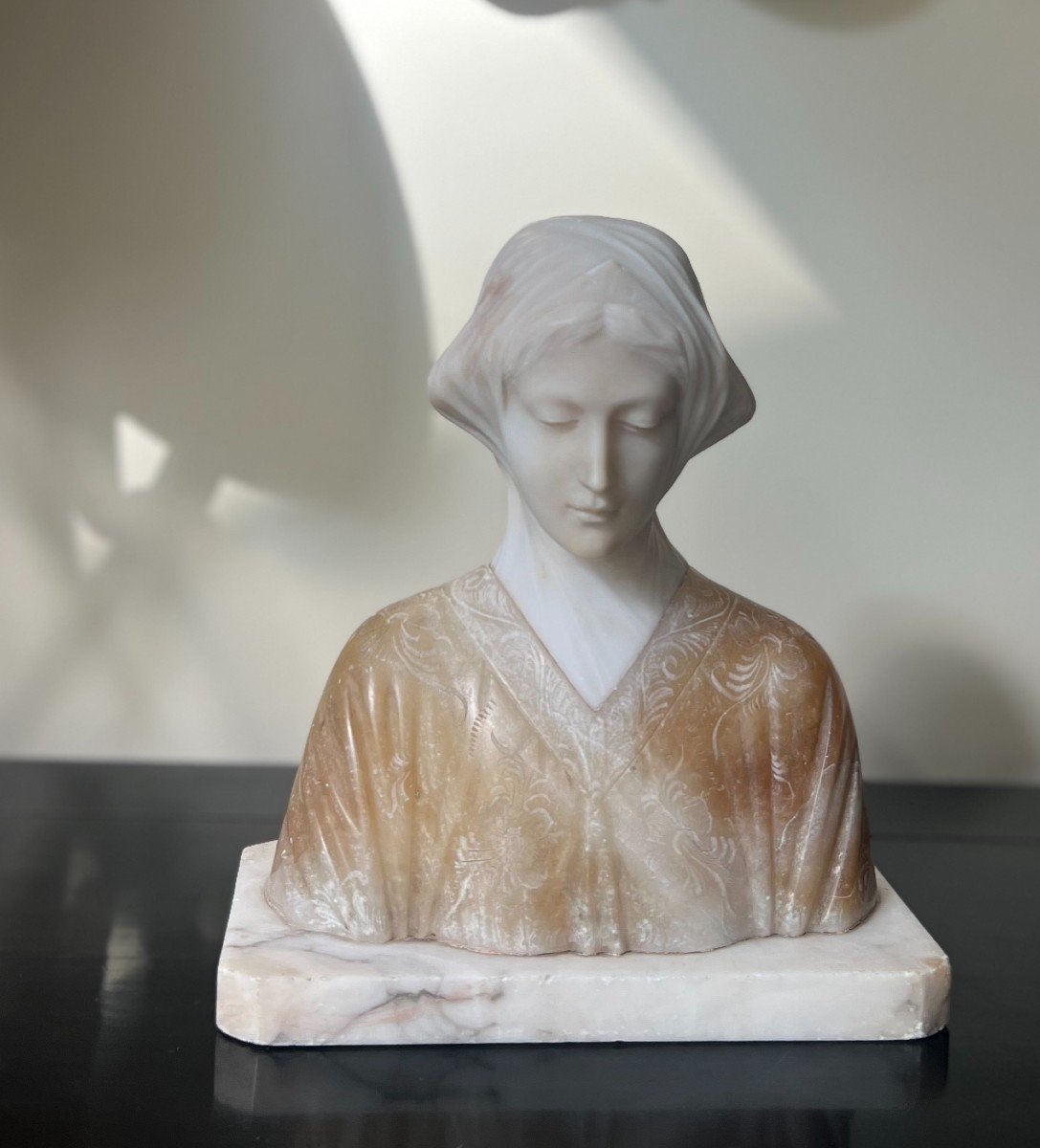 Alabaster Bust Of Beatrice-photo-3