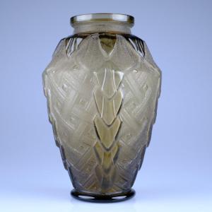 Beautiful Art Deco Sandblasted Vase. French Glass, Verreries Schneider, Signed Verçais.