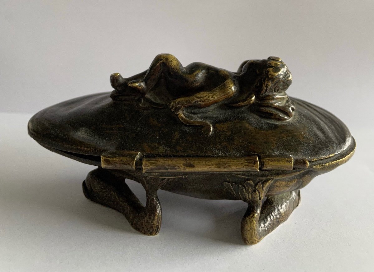 Putto On An Oyster, Small Bronze Box-photo-3