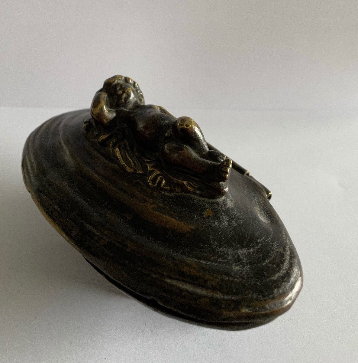 Putto On An Oyster, Small Bronze Box-photo-8