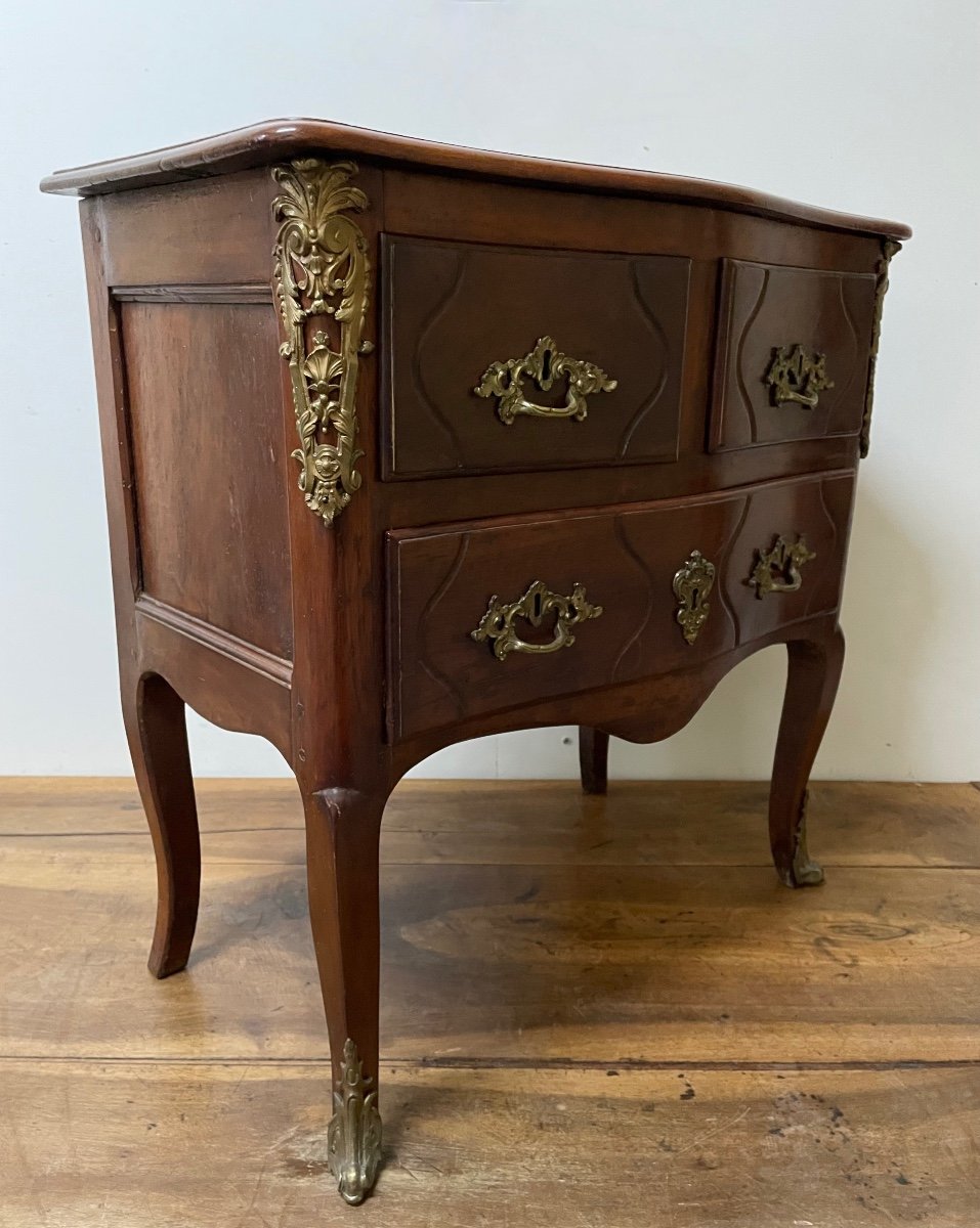 Small Chest Of Drawers With Curved Front-photo-4