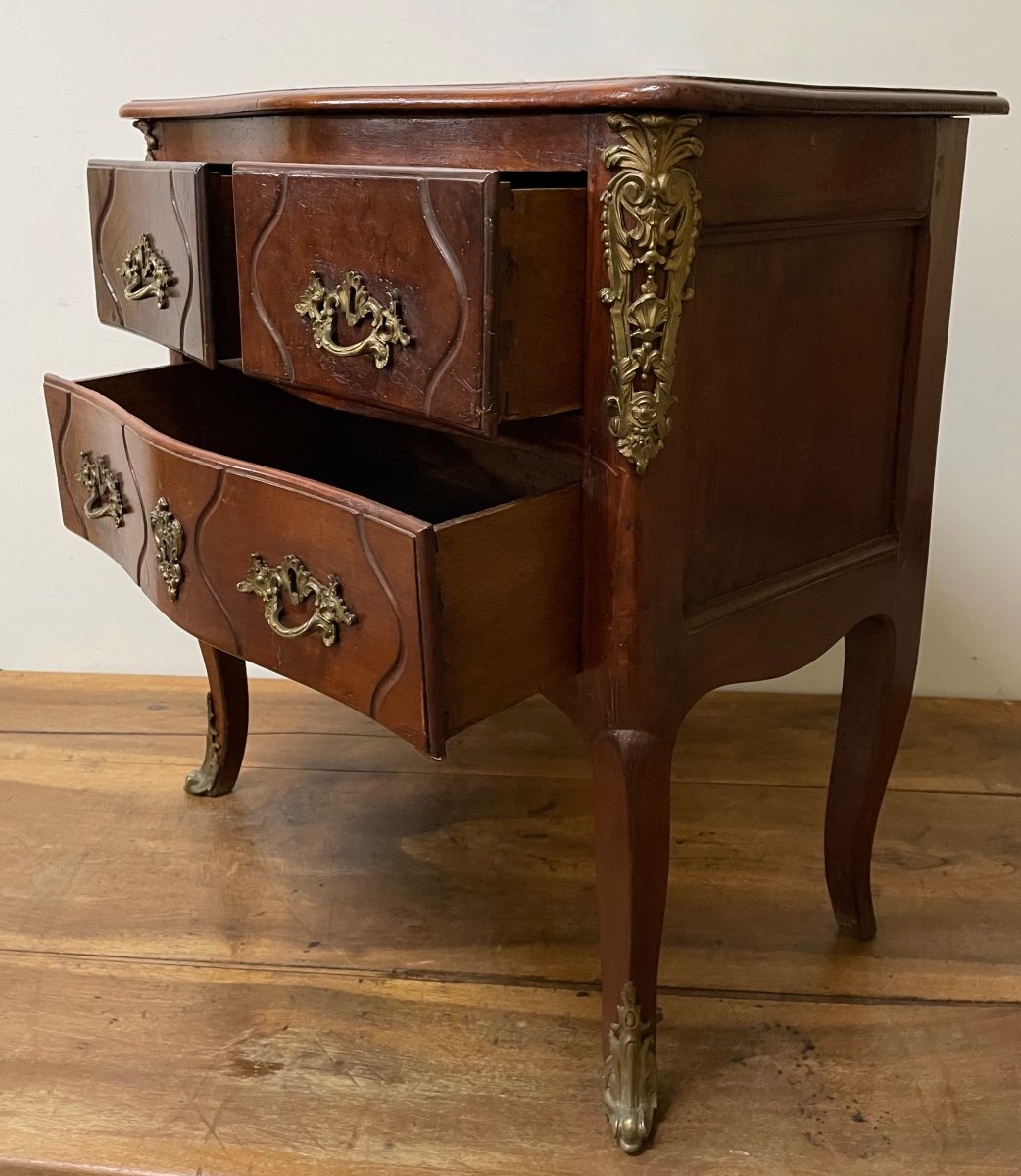 Small Chest Of Drawers With Curved Front-photo-3