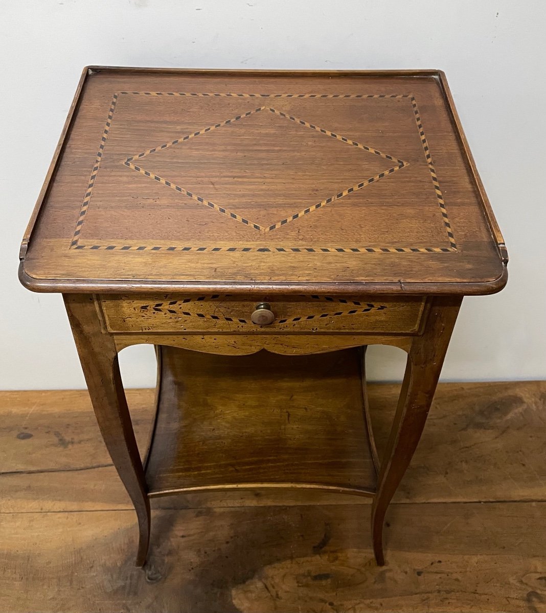 Small Walnut Side Table-photo-3