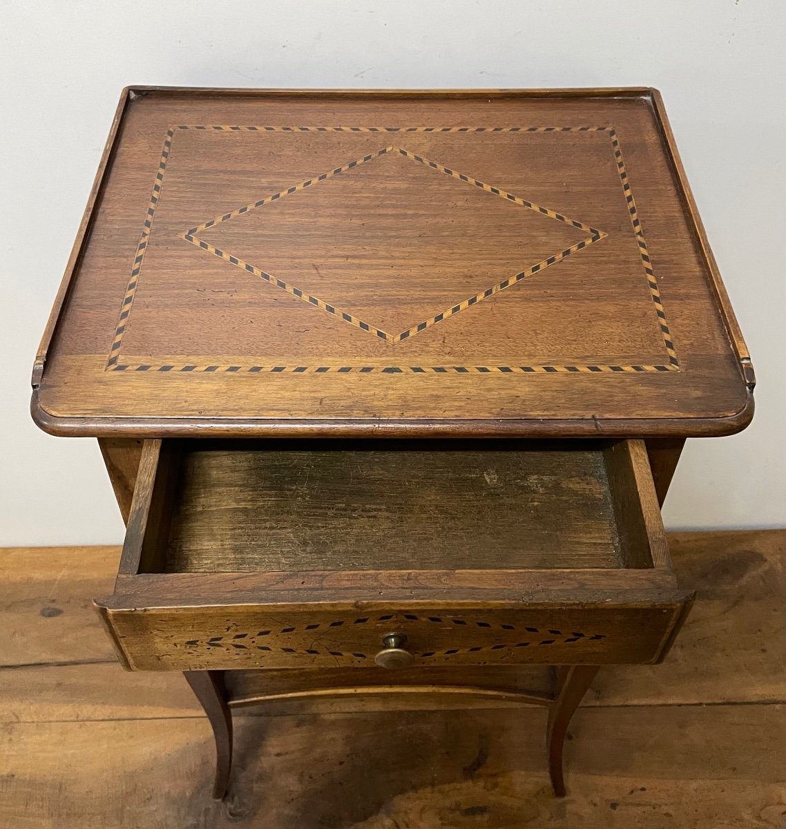 Small Walnut Side Table-photo-4