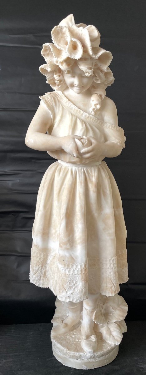 Jeune Fille à La Clémentine , Sculpture En Albâtre