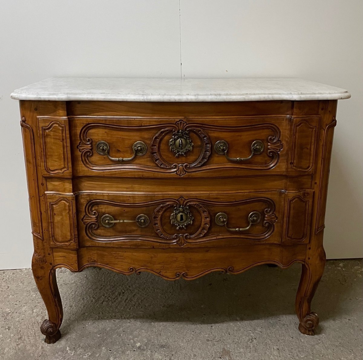 Commode Sauteuse , Façade En Arbalète