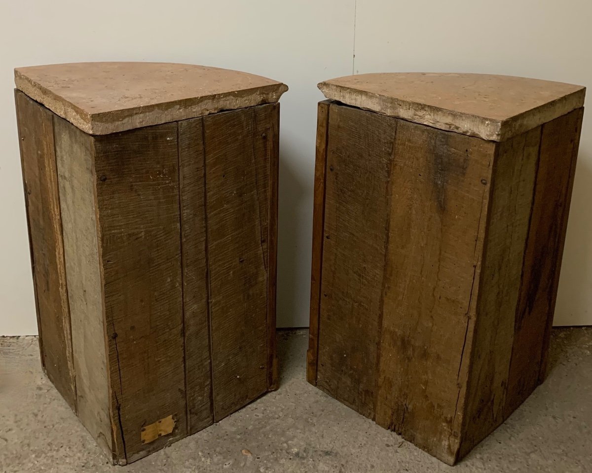 Pair Of Walnut Corner Cabinets From The Late 18th Century -photo-3