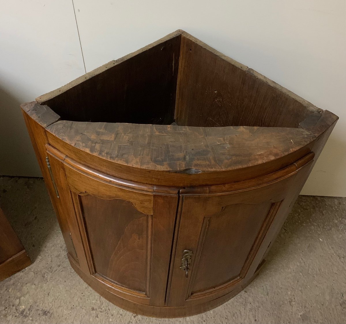 Pair Of Walnut Corner Cabinets From The Late 18th Century -photo-3