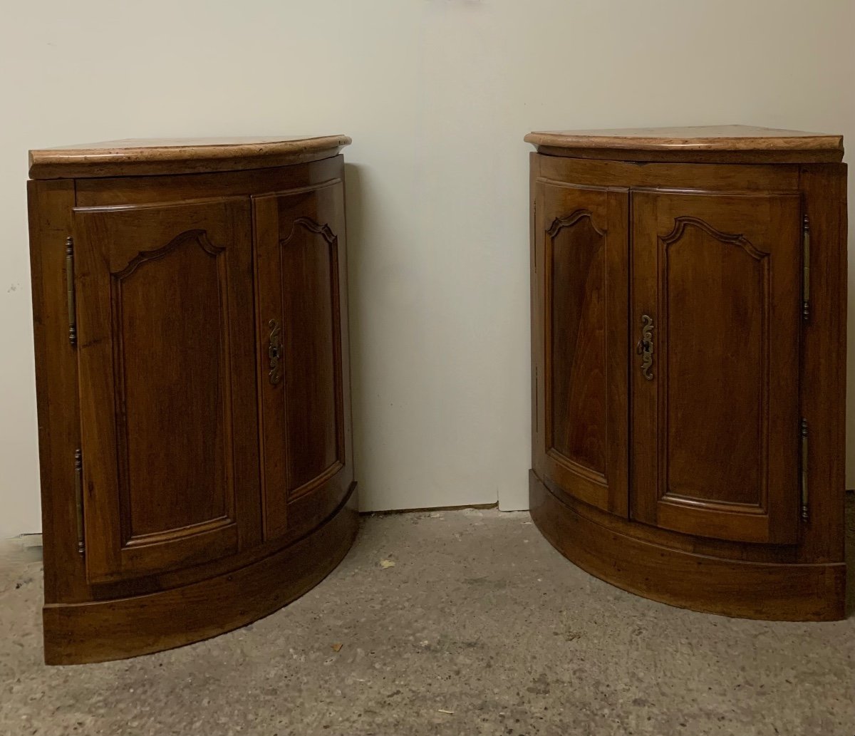 Pair Of Walnut Corner Cabinets From The Late 18th Century -photo-4