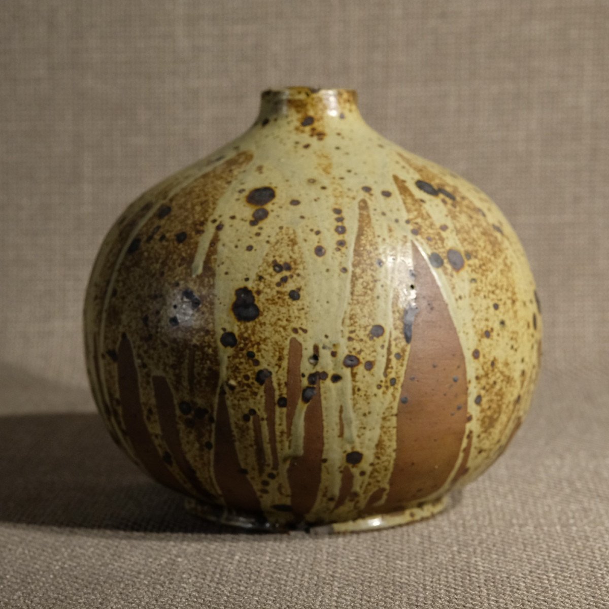 Dauphine Scalbert (1955), Vase Boule En Grès Pyrité. Attribué à-photo-3