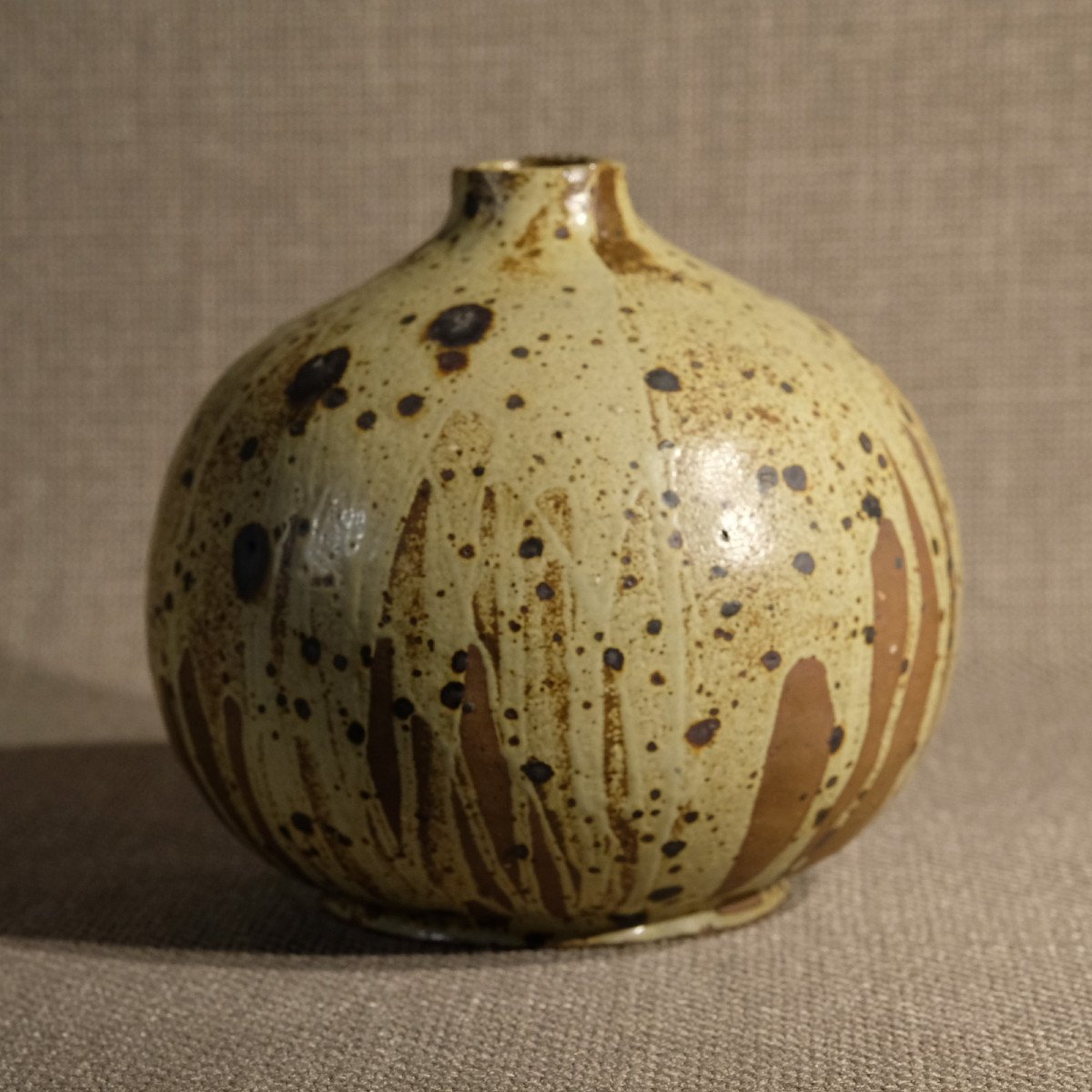 Dauphine Scalbert (1955), Vase Boule En Grès Pyrité. Attribué à-photo-4