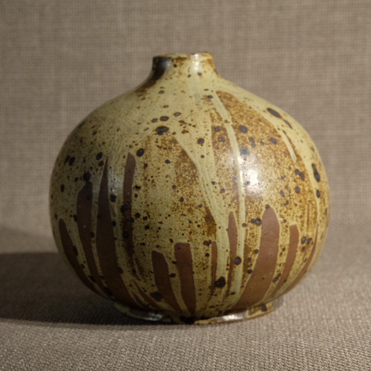 Dauphine Scalbert (1955), Vase Boule En Grès Pyrité. Attribué à-photo-1