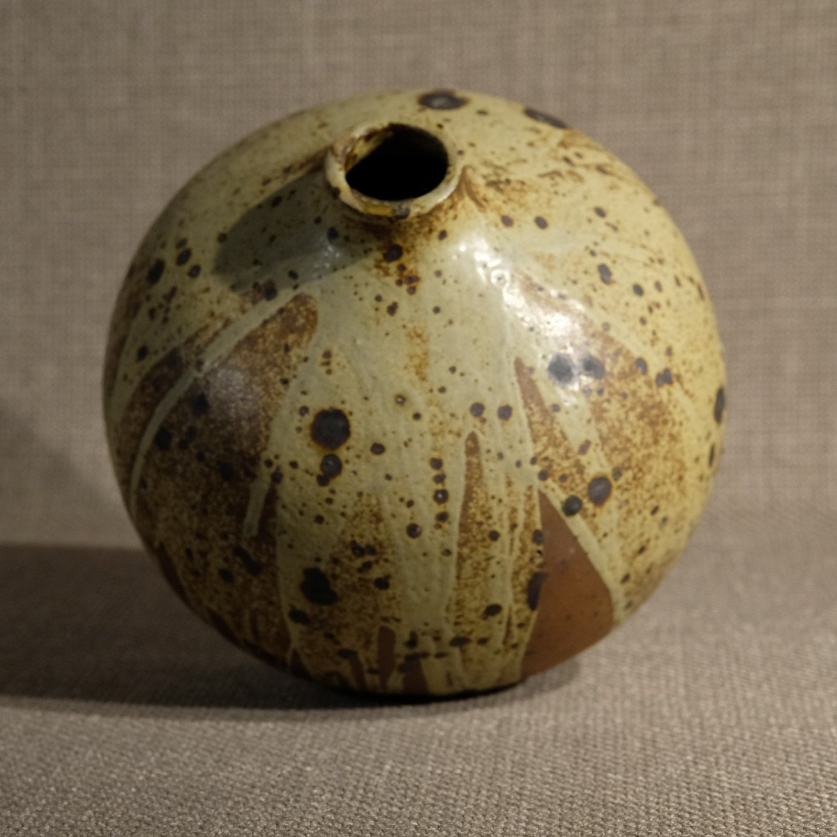 Dauphine Scalbert (1955), Vase Boule En Grès Pyrité. Attribué à-photo-2