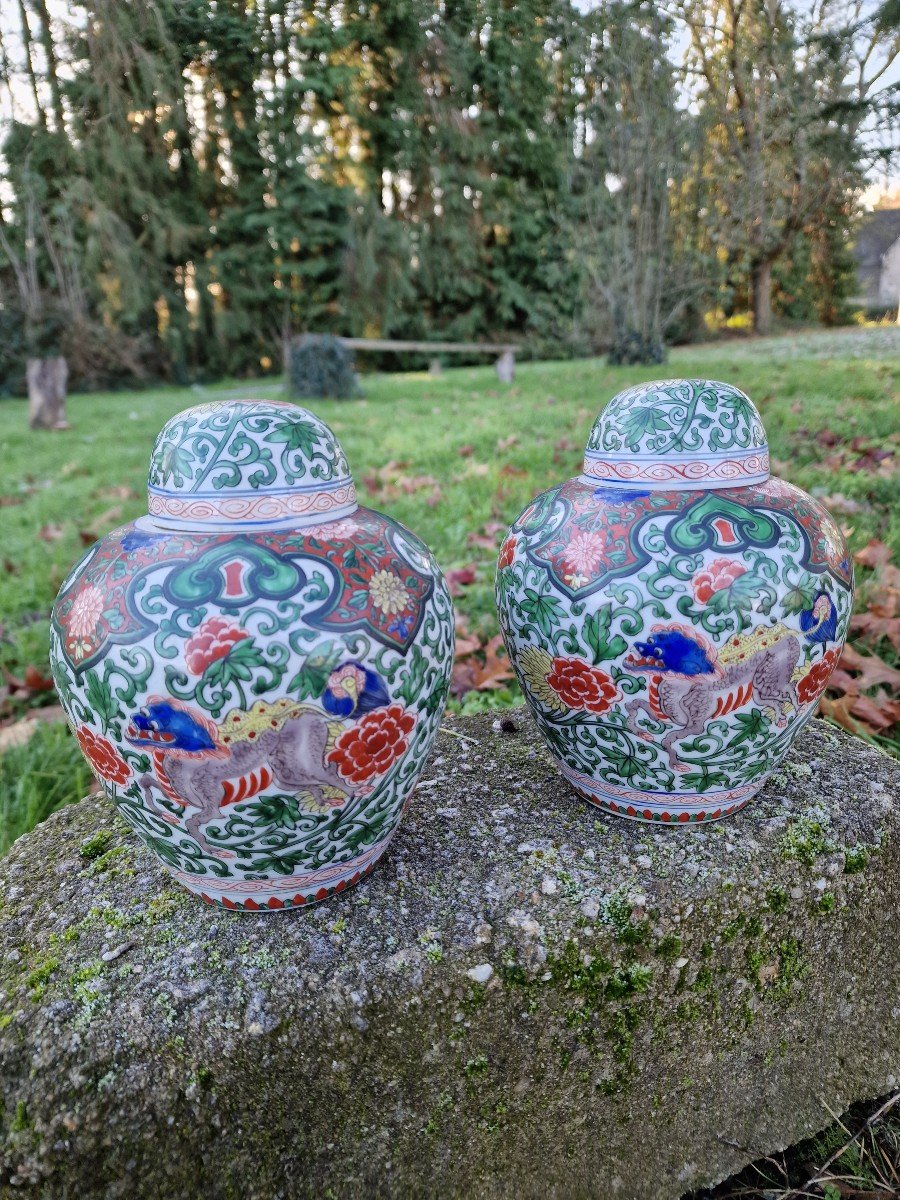 Pair Of Chinese Famille Verte Wucai Ming Dynasty Style Covered Pots Jar-photo-2