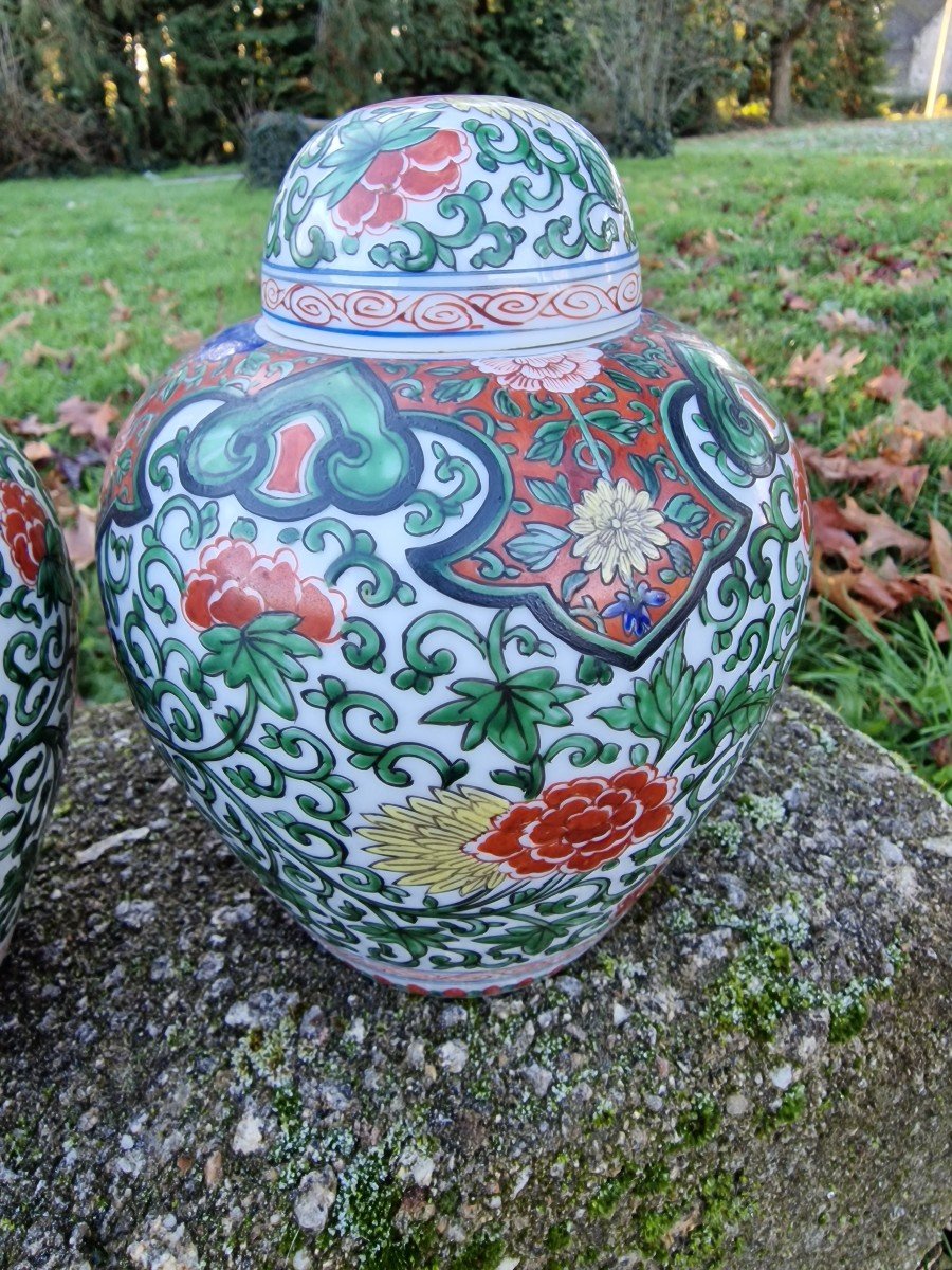 Pair Of Chinese Famille Verte Wucai Ming Dynasty Style Covered Pots Jar-photo-2