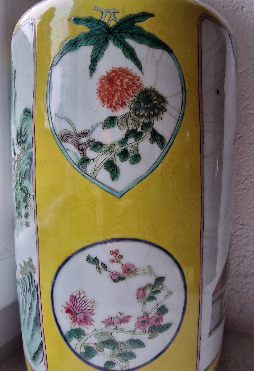 Large Chinese Famille Rose Porcelain Vase Daoguang Brand Decors And Medallions Yellow Background-photo-2