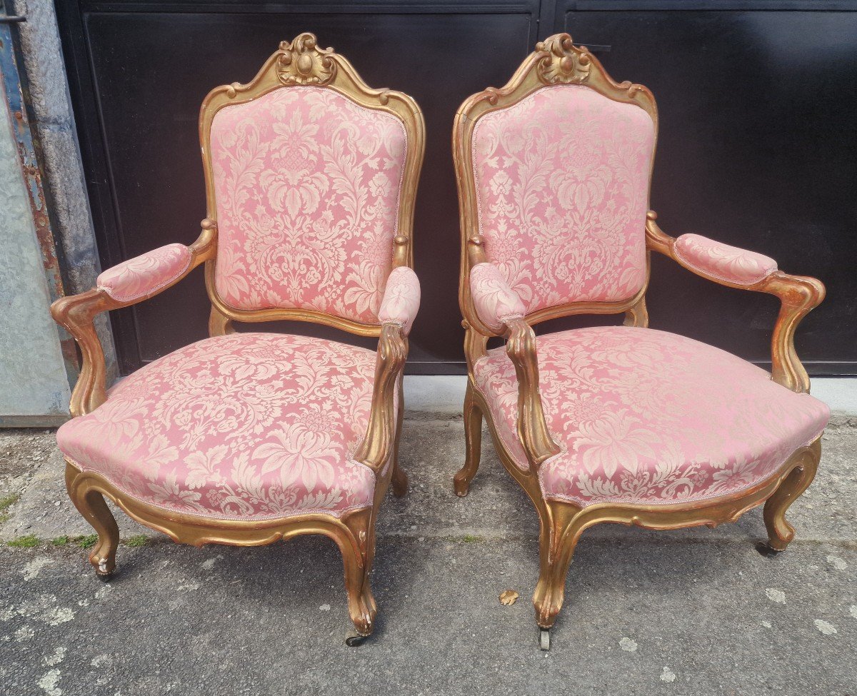 Paire De Grands Fauteuils En Bois Stucqé Doré Napoléon 3 Dossiers Plats