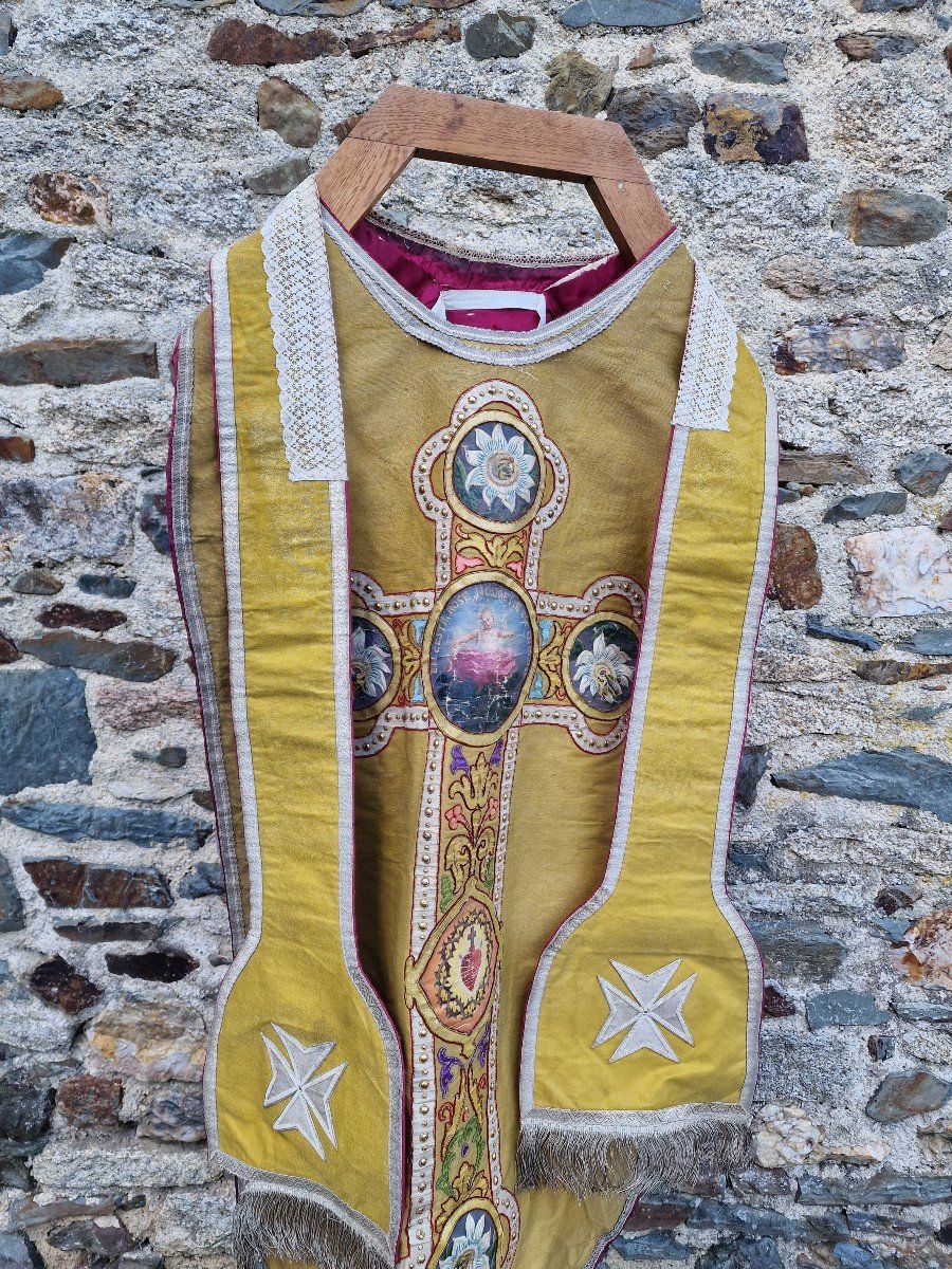 Chasuble With 7 Medallions Painted With Gold Threads, With Its Stole And Manipule, Liturgical Vestments