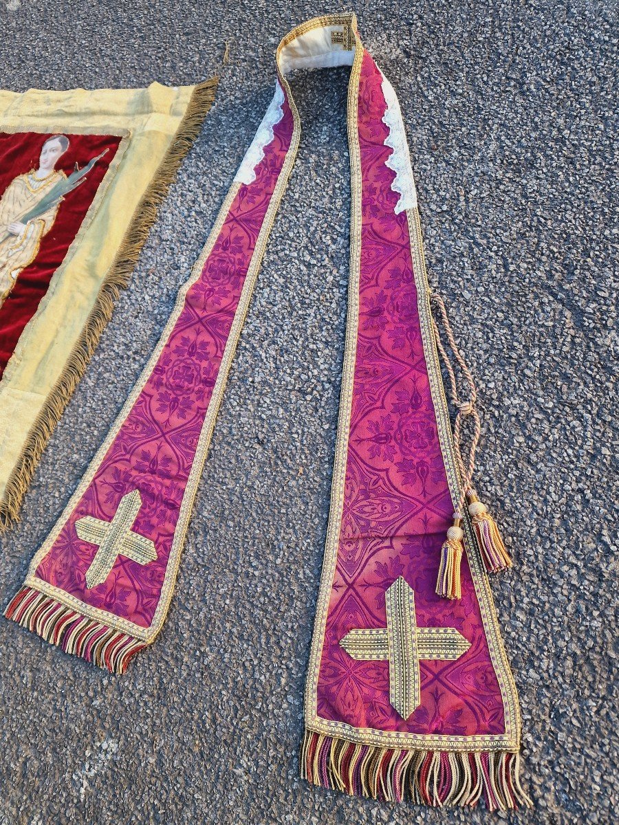 Lot Of Liturgical Objects Including A Processional Banner And A Stole -photo-5