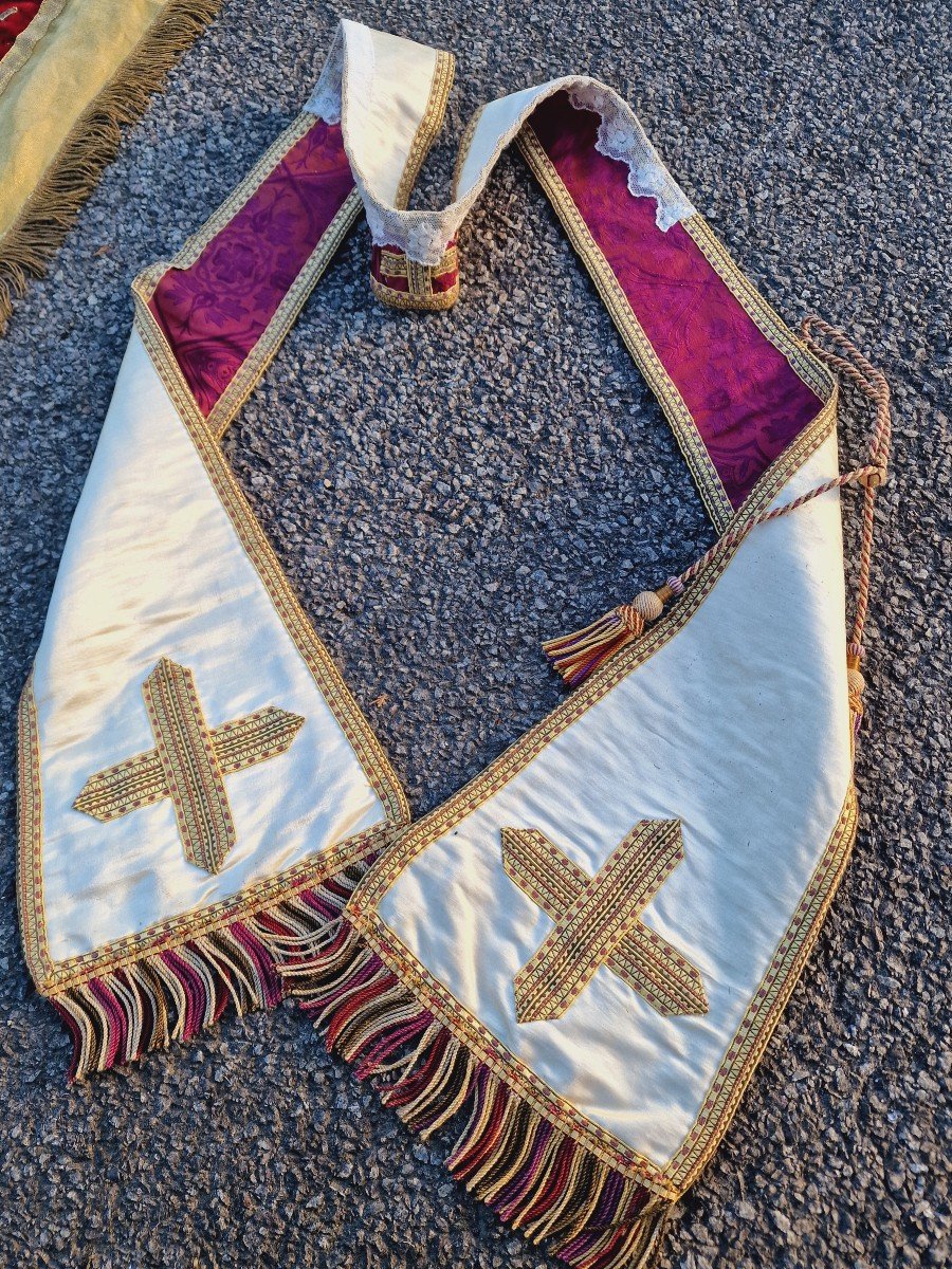 Lot Of Liturgical Objects Including A Processional Banner And A Stole -photo-8