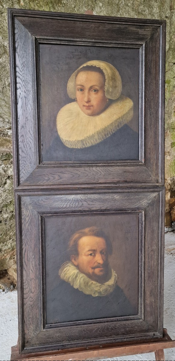 Paire De Portraits De Nobles  Hollandais Avers à La Manière De Rembrandt Van Rijn