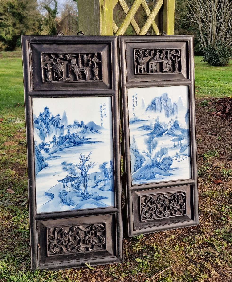 Paire De Panneaux Chinois En Bois Et Plaque De Porcelaine Blanc Bleu Art Asiatique