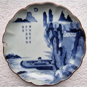 Plat Japonais En Porcelaine Blanc Bleu Arita au Décor De l'Ode à La Falaise Rouge
