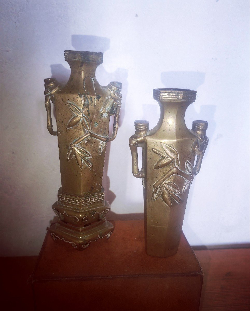 Pair Of Thick Bronze Vases + A Stand, Bamboo Decor, Vietnam 19th Century