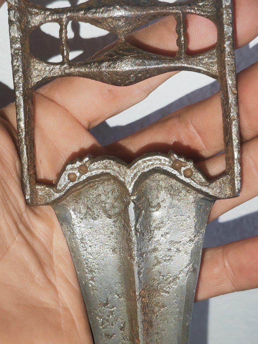 Katar Engraved Wrought Iron, Animal Heads, Velvet Sheath & Silver Wire, India 19th Century-photo-1