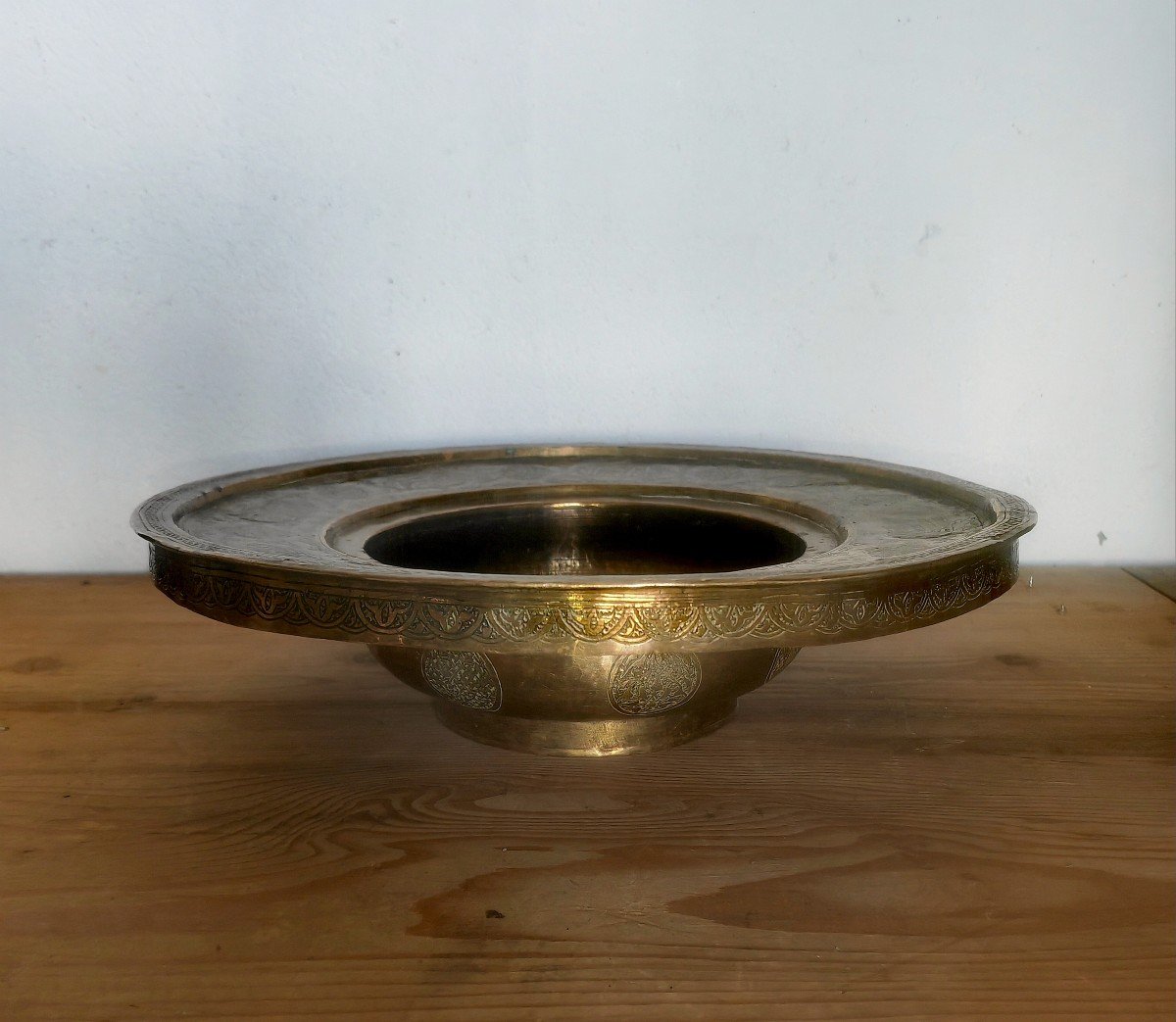 Large Oriental Basin Or  Incense Burner, Chiseled Brass, 19th Century -photo-2