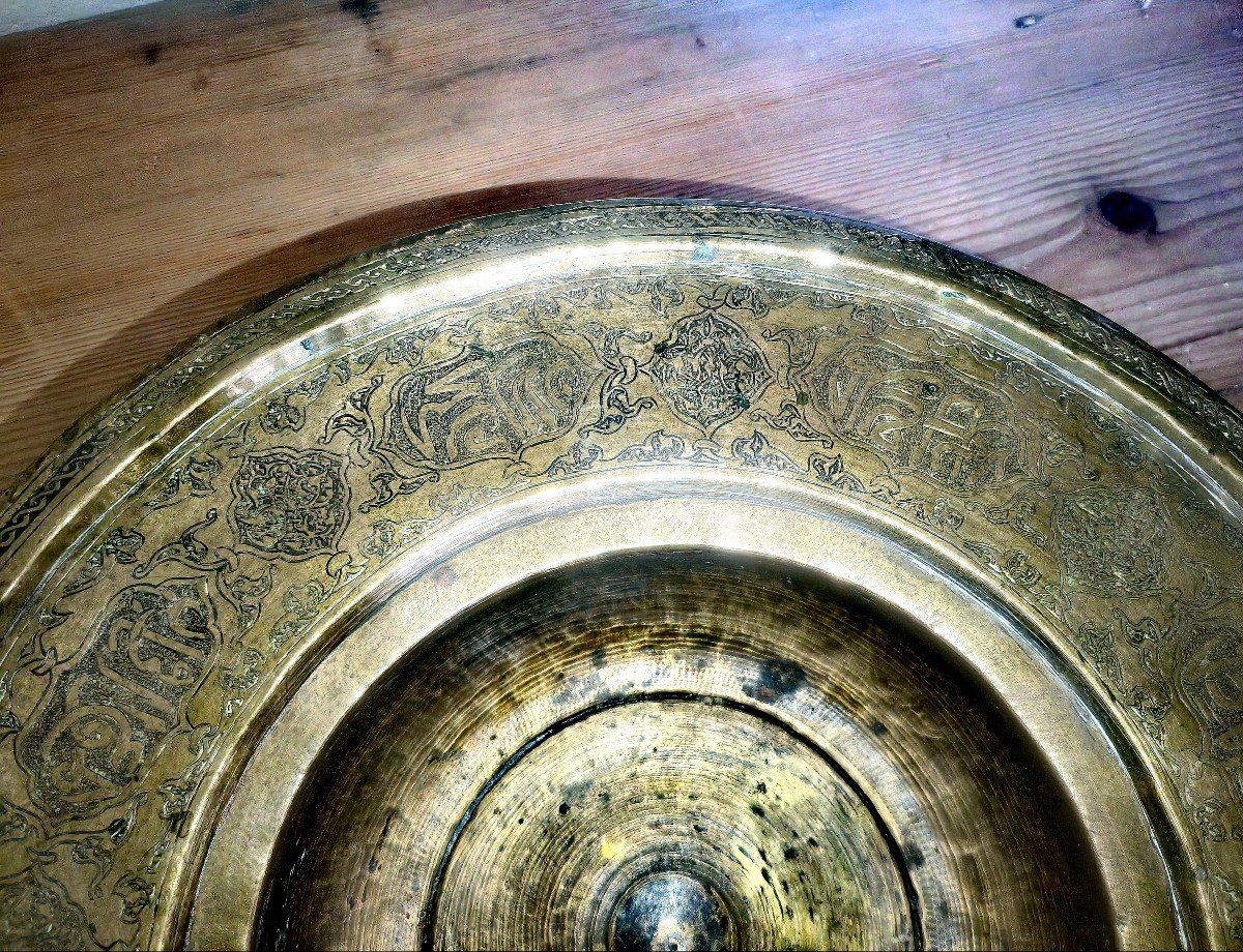 Large Oriental Basin Or  Incense Burner, Chiseled Brass, 19th Century -photo-1