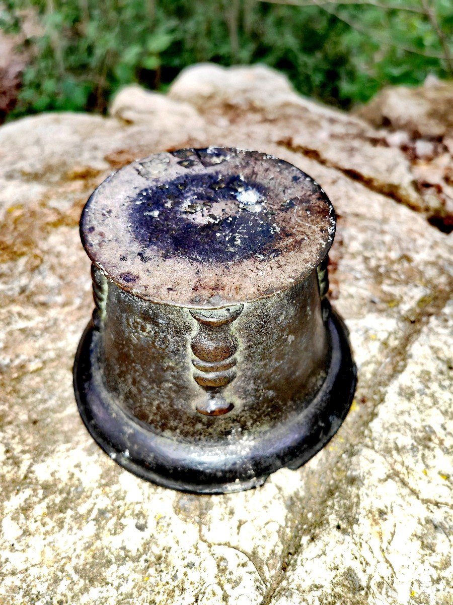 Beautiful Bronze Mortar And Pestle, Apothecary, Work From Le Puy, Dark Patina, 17thc Or 1700-photo-3