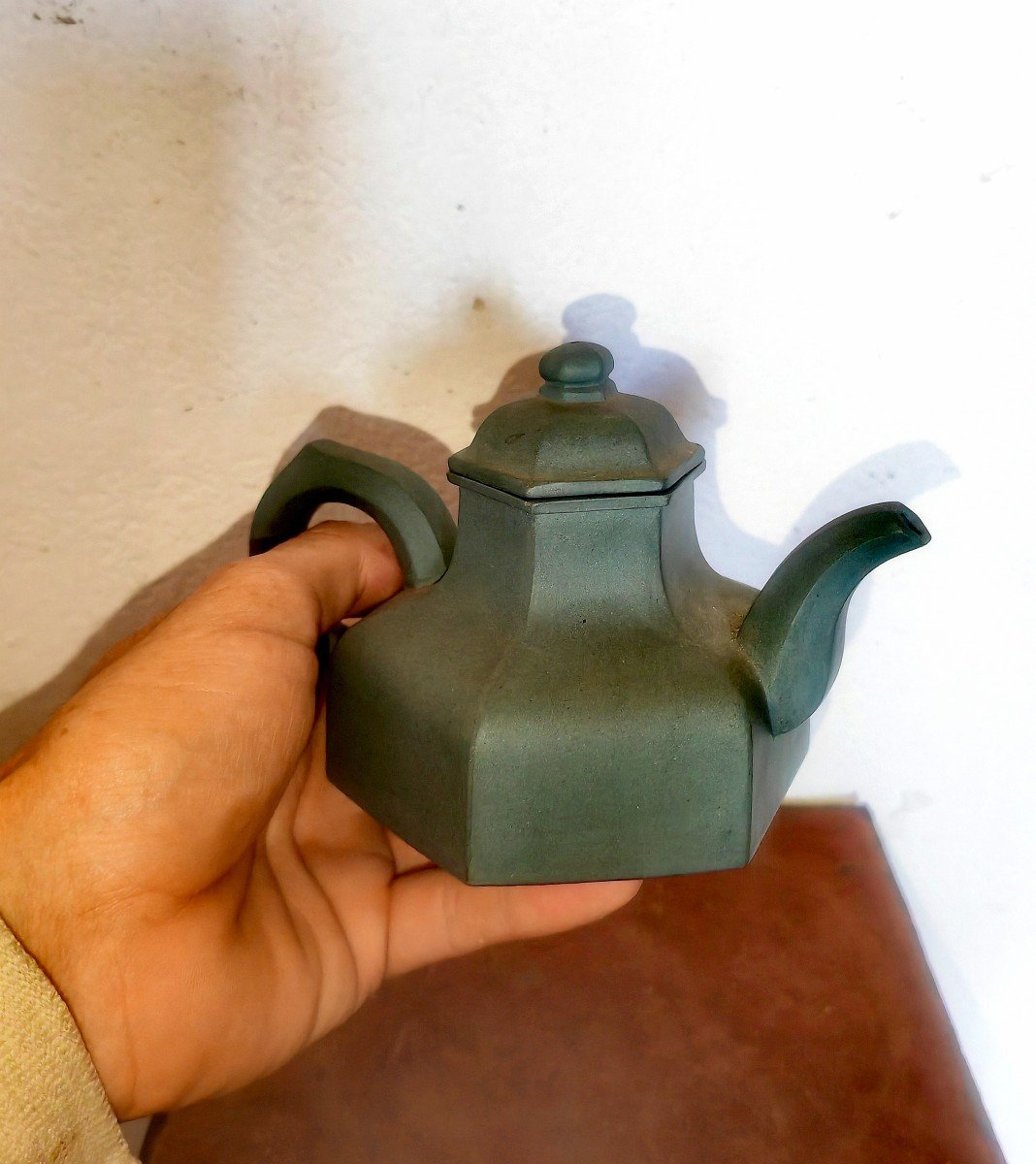 Pretty Little Yixing Terra Cotta Teapot, Green Color, China 20th Century -photo-4