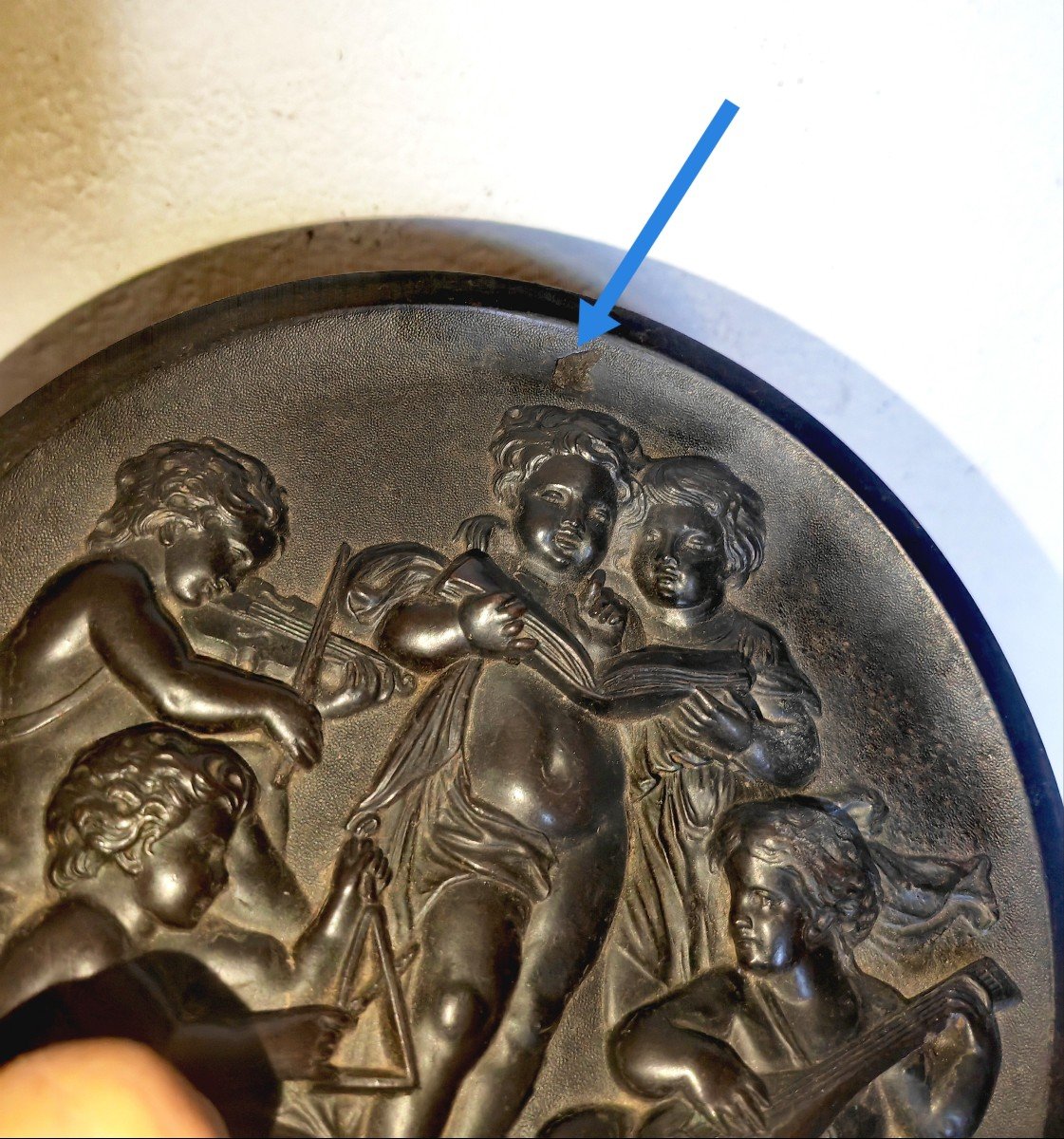 Beautiful Ebonite Medallion, Decorated With Putti, Allegory Of Music, Europe 19th Century -photo-4