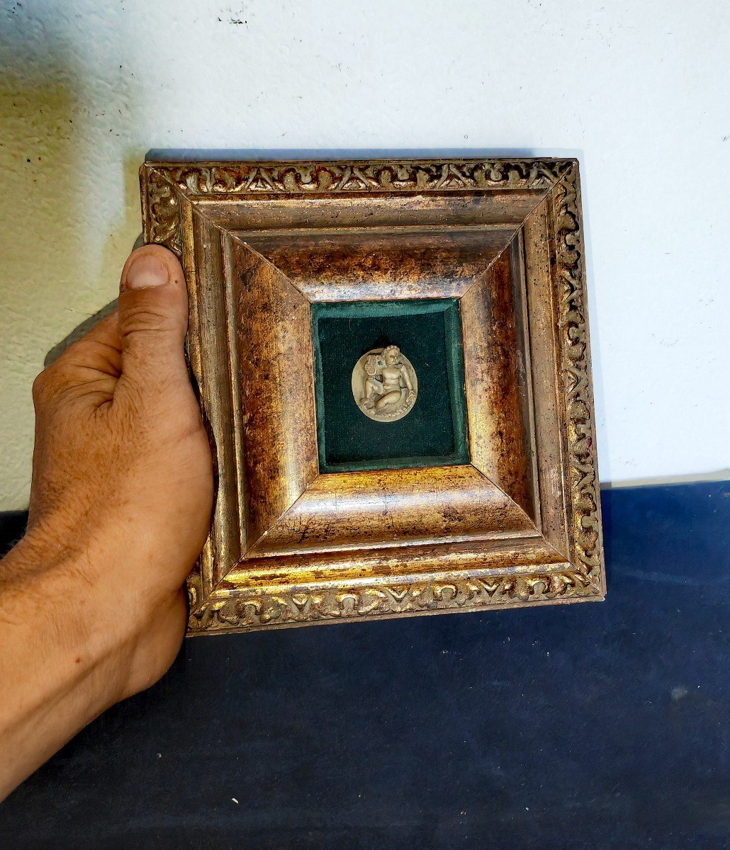 Great Medallion, Lava Stone In High Relief, Grand Tour Italy, 19th Century Gilt Wooden Frame -photo-3