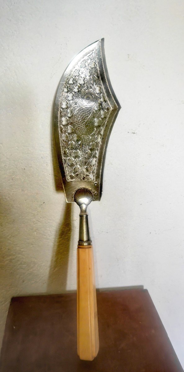 Large Openwork Solid Silver Fish Shovel, Carved Handle With Initials, Paris Early 19th Century