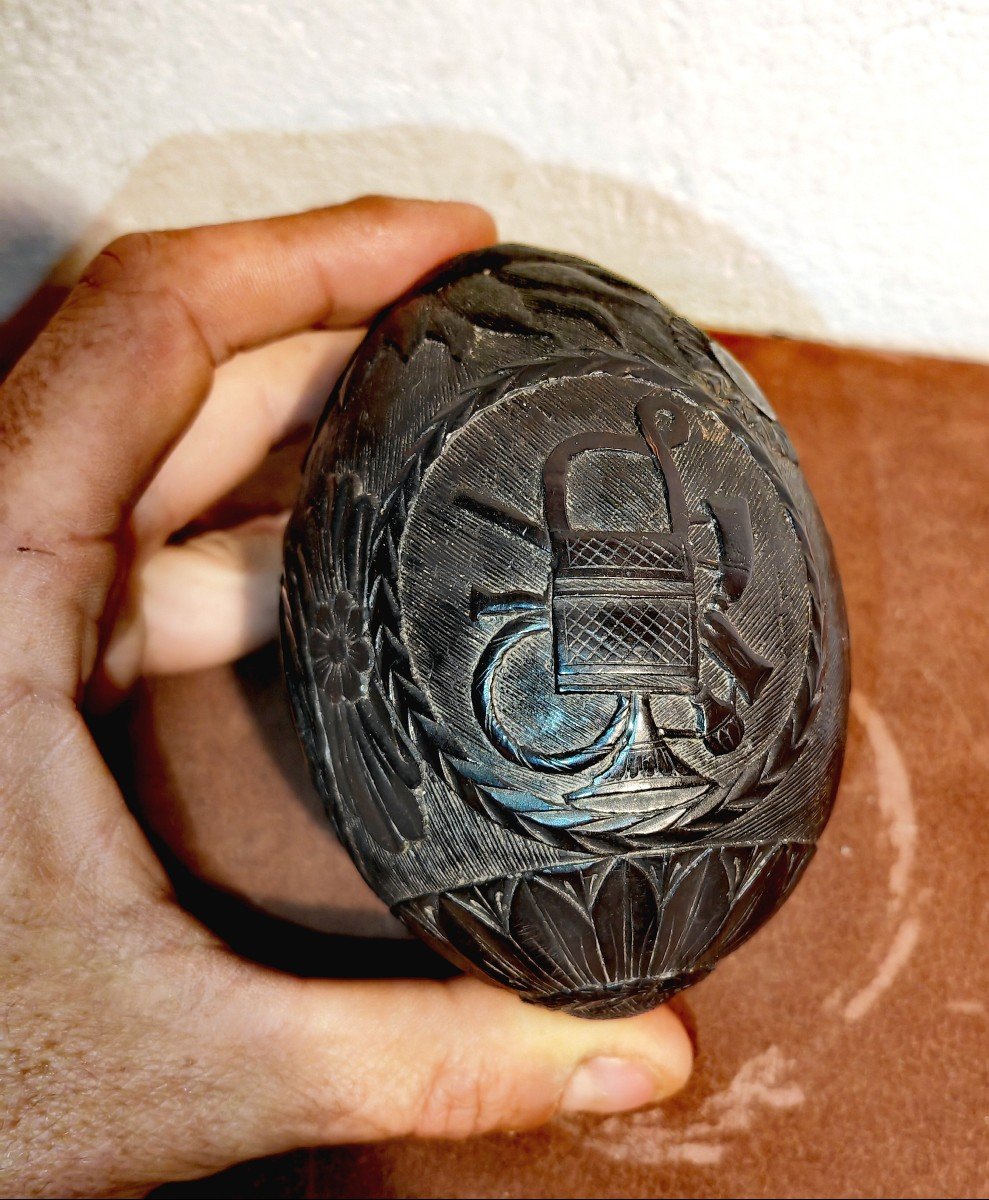 Poire à Poudre En Noix De Coco Entière, Sculptée, Allégories De La Marine, Début XIXe Bagnard -photo-3