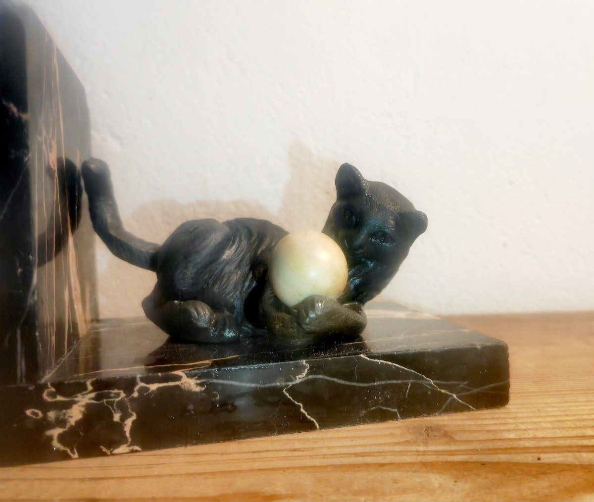 Pretty Pair Of Bookends, Spelter And Lacquered Wood, Art Deco, Dog And Cat, Marble-photo-2