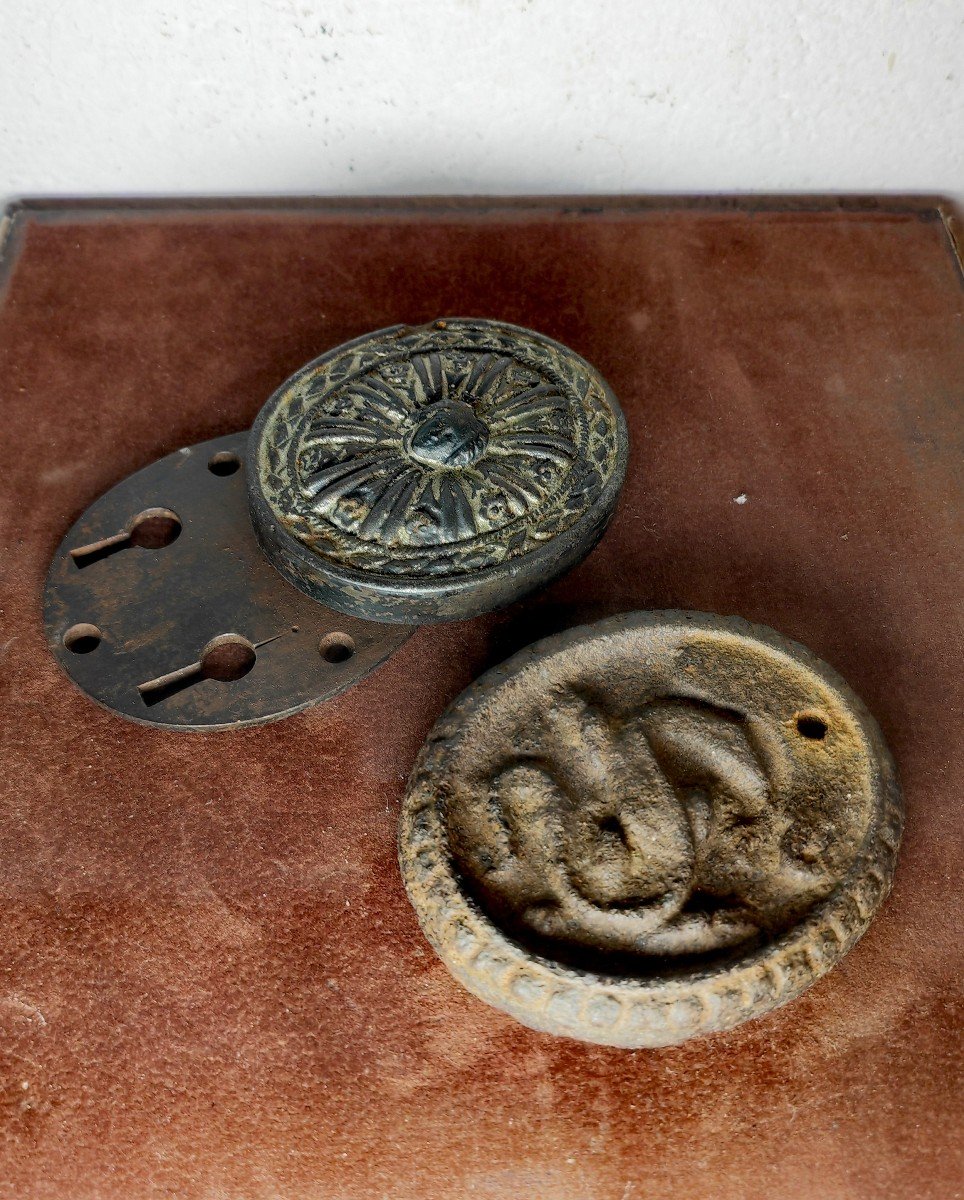 Safe, Two Models Of Lock Covers, Cast Iron, Salamander And Face, 19th Century -photo-2