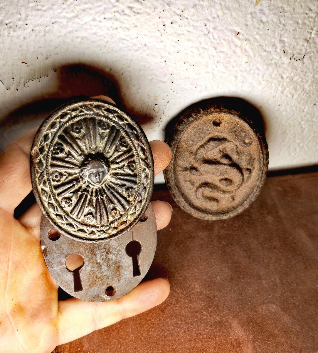 Safe, Two Models Of Lock Covers, Cast Iron, Salamander And Face, 19th Century -photo-2