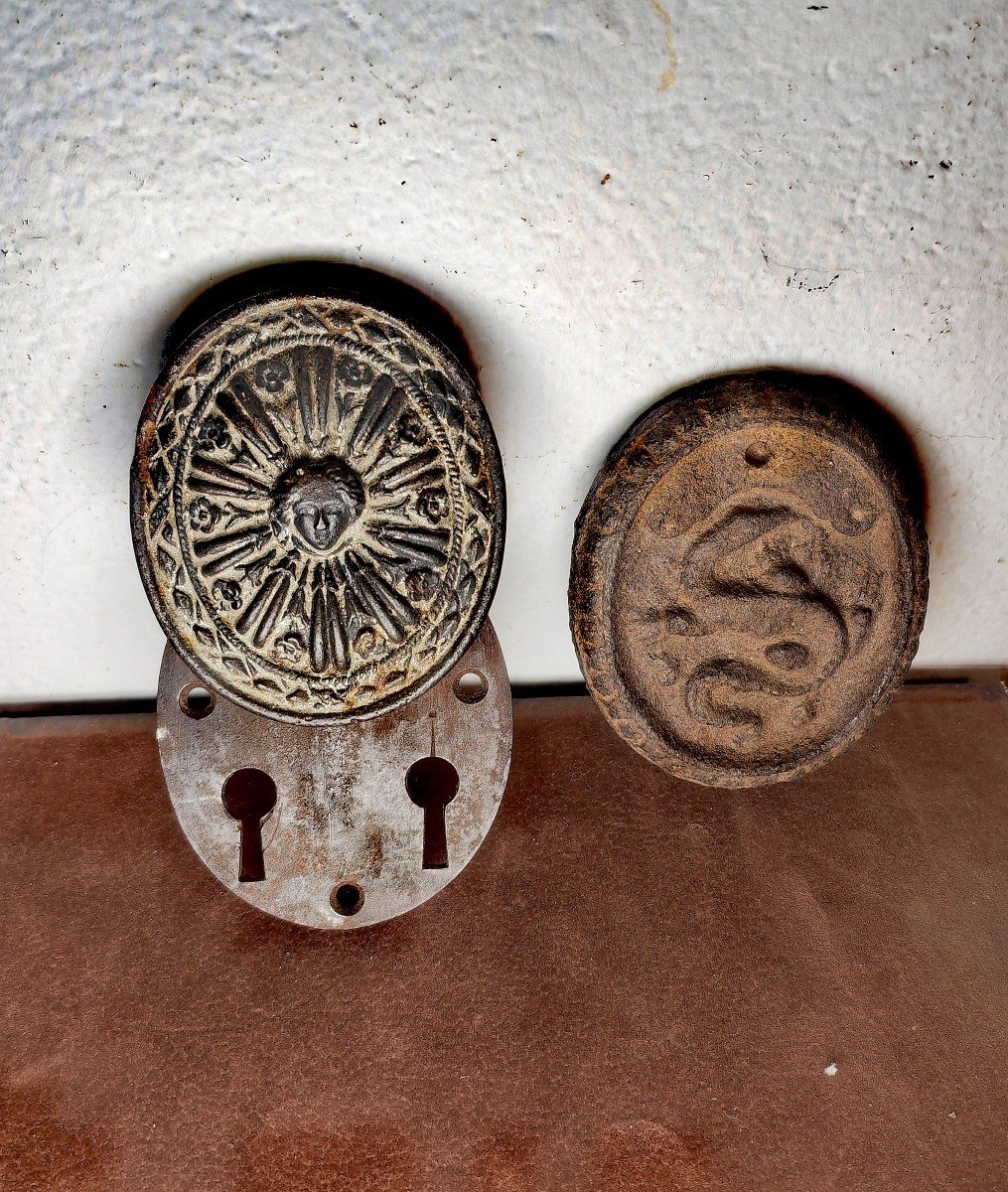 Safe, Two Models Of Lock Covers, Cast Iron, Salamander And Face, 19th Century 